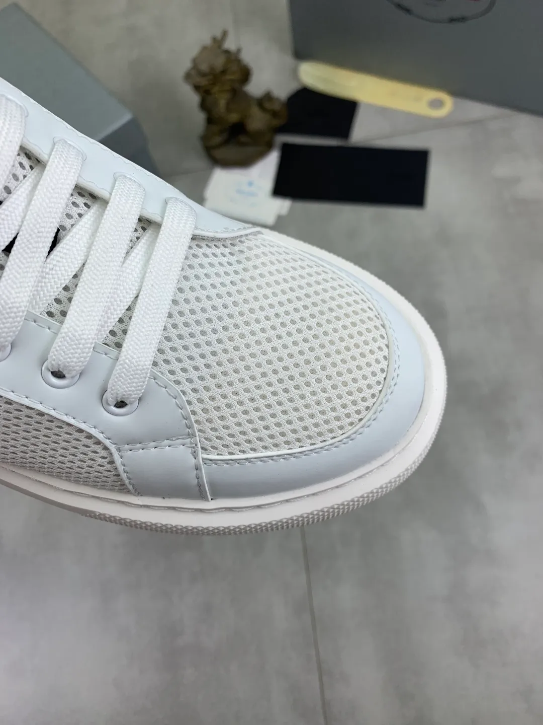 Men's shoes 💰P580💰 [New style] High version official website popular models are on the market, 🆘 Trendy brand (Prada) mainly promotes popular models, avant-garde and versatile fashion men's shoes private version mold opening, cowhide surface splicing 1:1.. Fashionable and simple, original imported cowhide lining cowhide feet; the atmosphere and personality are more fashionable, eye-catching and pursuing class. It will subvert the old idea and be a must-have for fashion trendsetters with you! Must keep it for yourself! Tall and comfortable, large and low, high-end quality workmanship. Size: 38-44 6️⃣colors available.